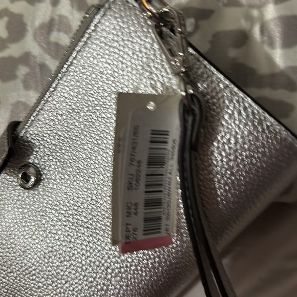 NWT Micheal kors silver leather double zipper phone case wallet wristlet nice 👍 - Picture 8 of 9